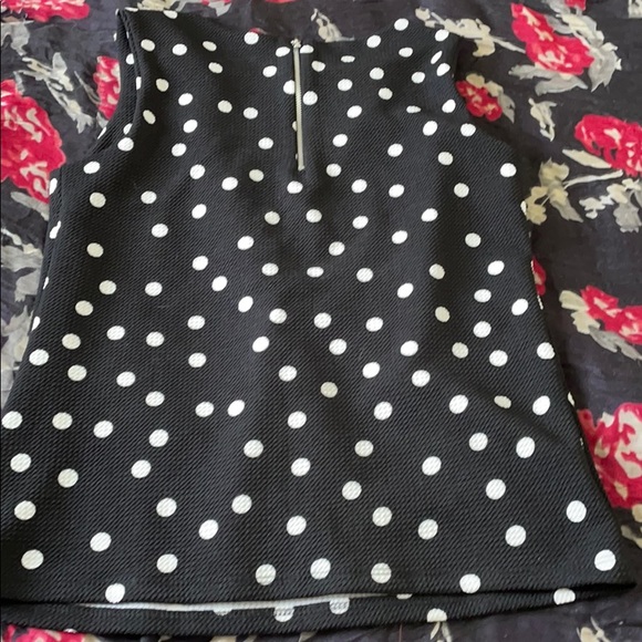 sleeveless top - Picture 2 of 5